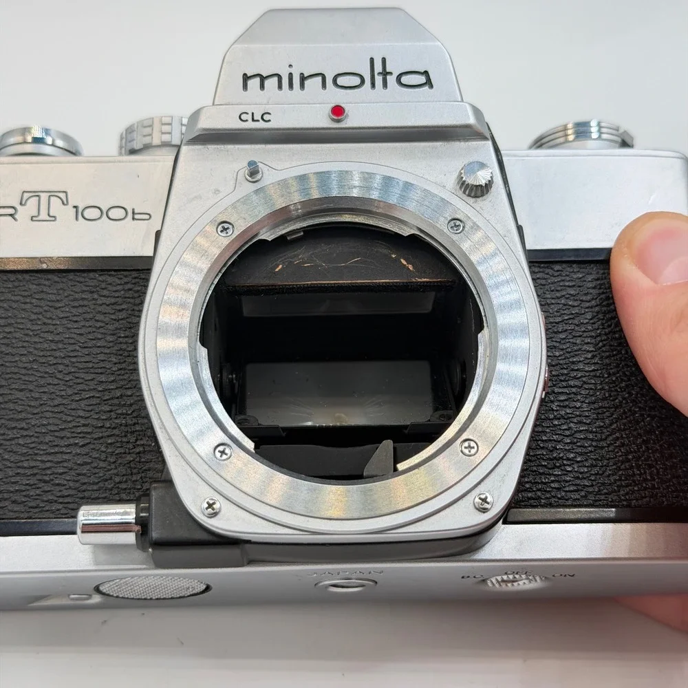 Minolta SRT 100b 35mm SLR Film Camera Body Silver Black Vintage Japan 8301581‎